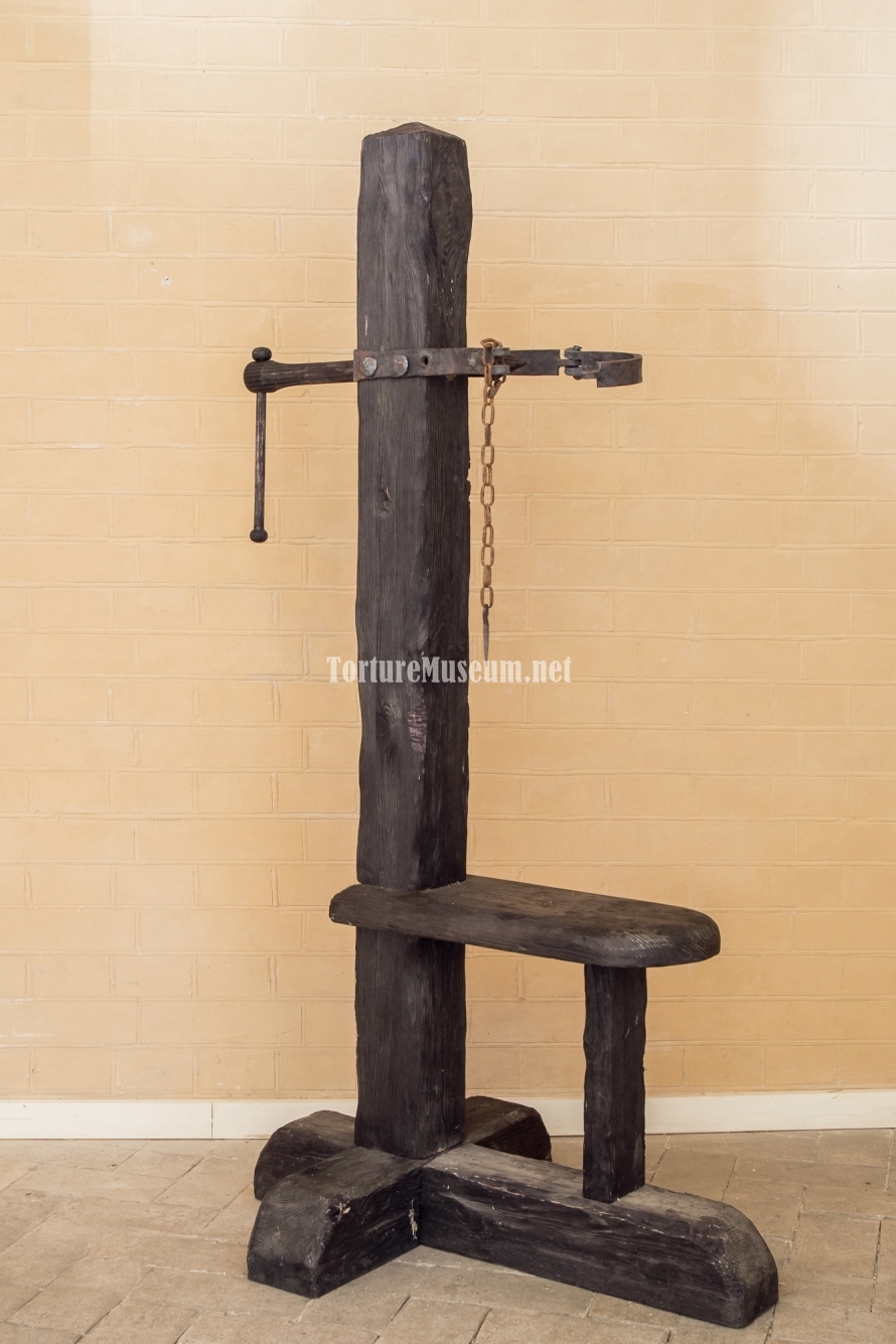 Garrote chair